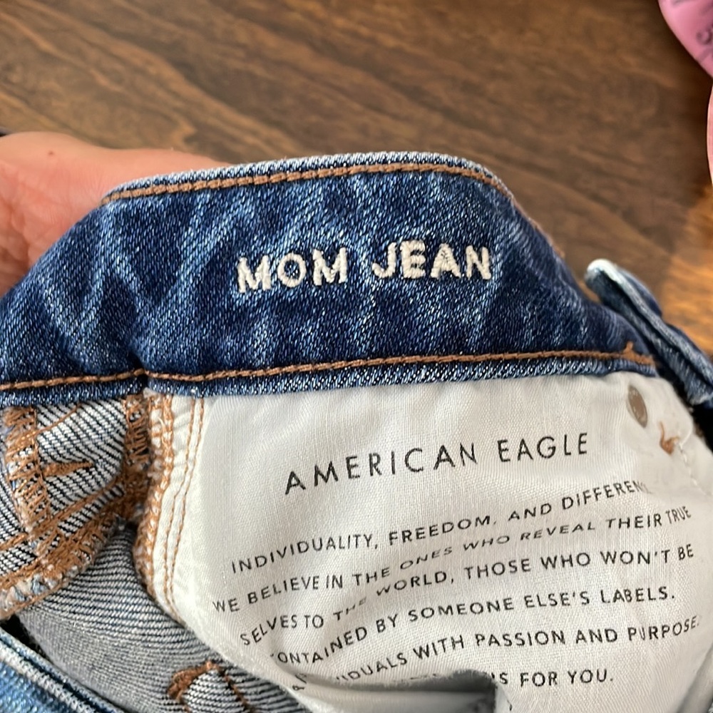 NWOT American Eagle Mom jeans - Picture 9 of 10
